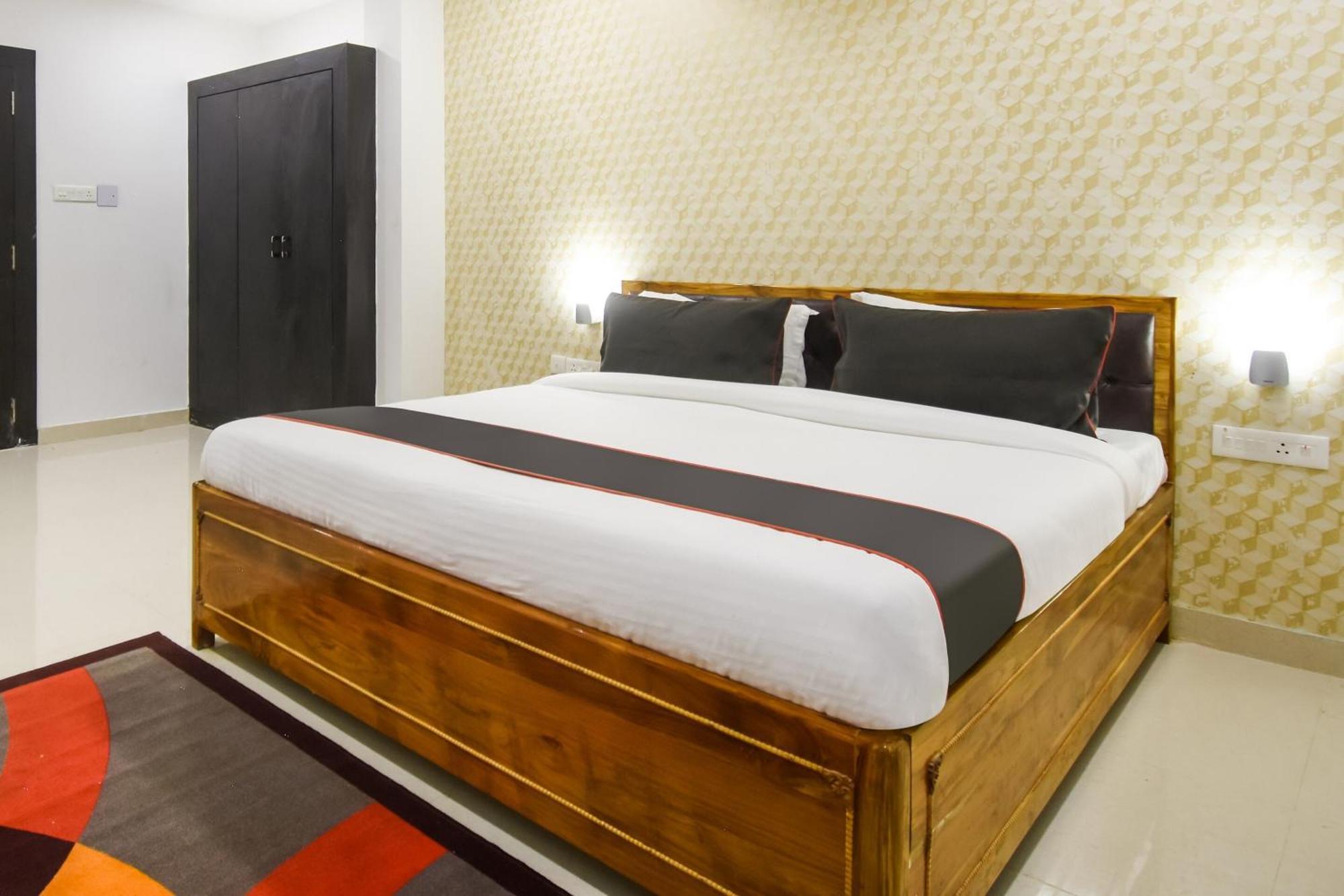 Collection O Red Velvet Premium Otel Balianta Dış mekan fotoğraf
