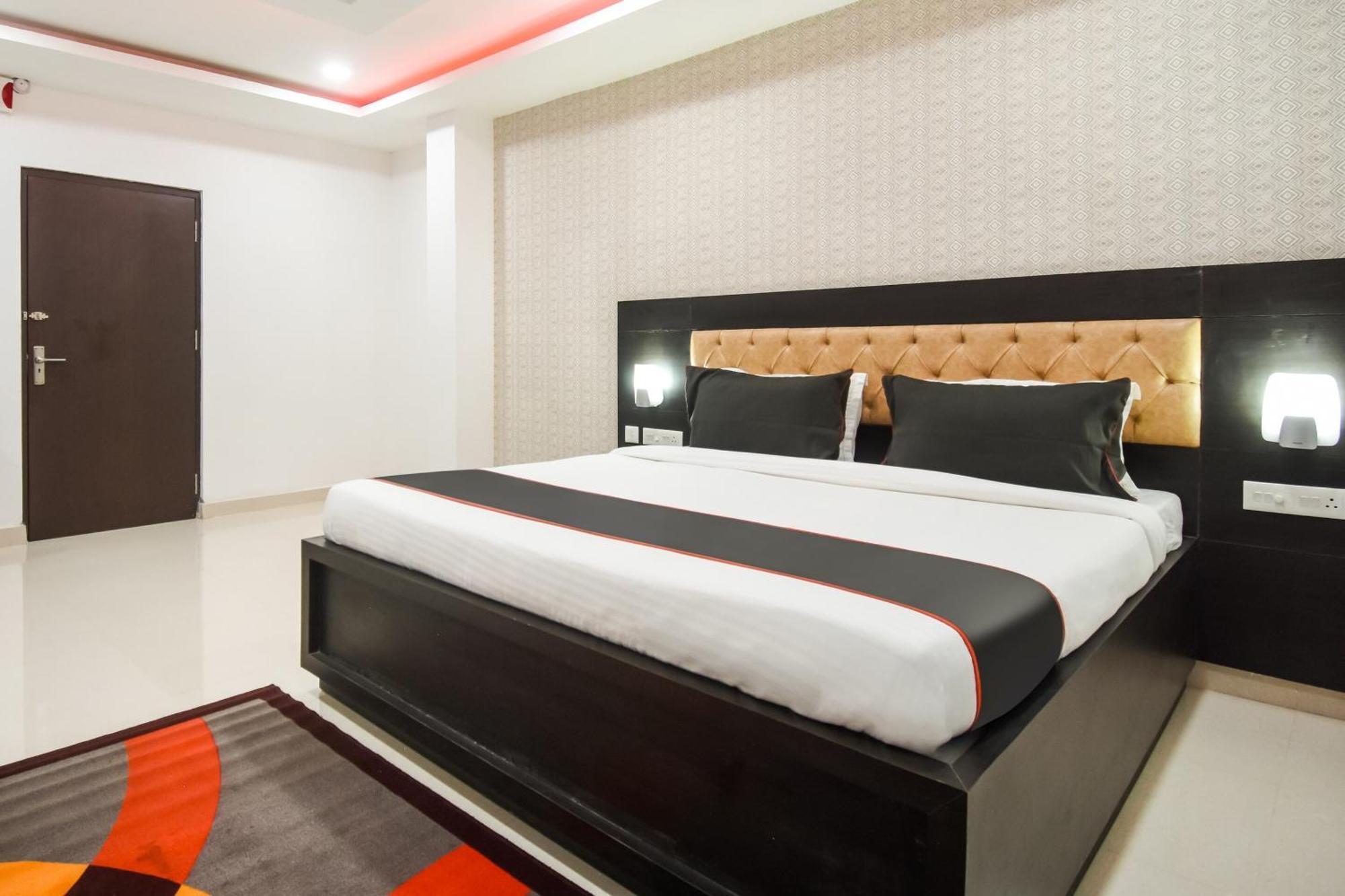 Collection O Red Velvet Premium Otel Balianta Dış mekan fotoğraf